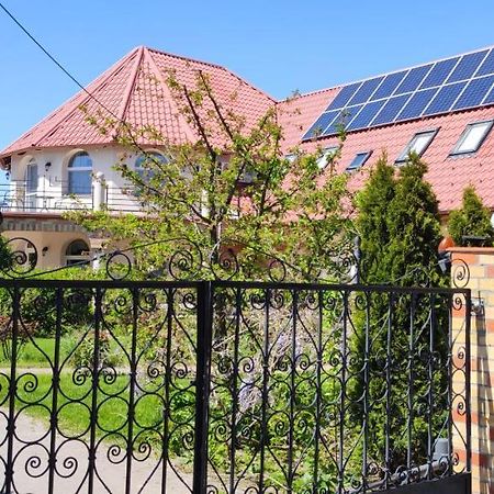 Village Garden Family Guest House Tiszakanyár Eksteriør billede