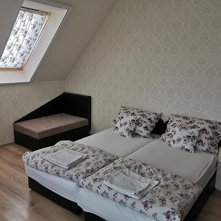 Village Garden Family Guest House Tiszakanyár Eksteriør billede