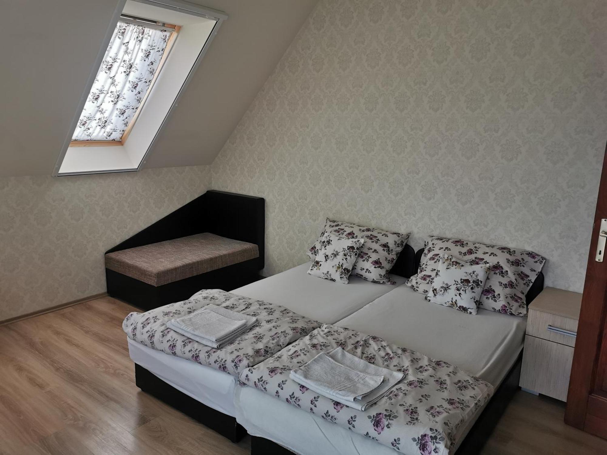 Village Garden Family Guest House Tiszakanyár Eksteriør billede